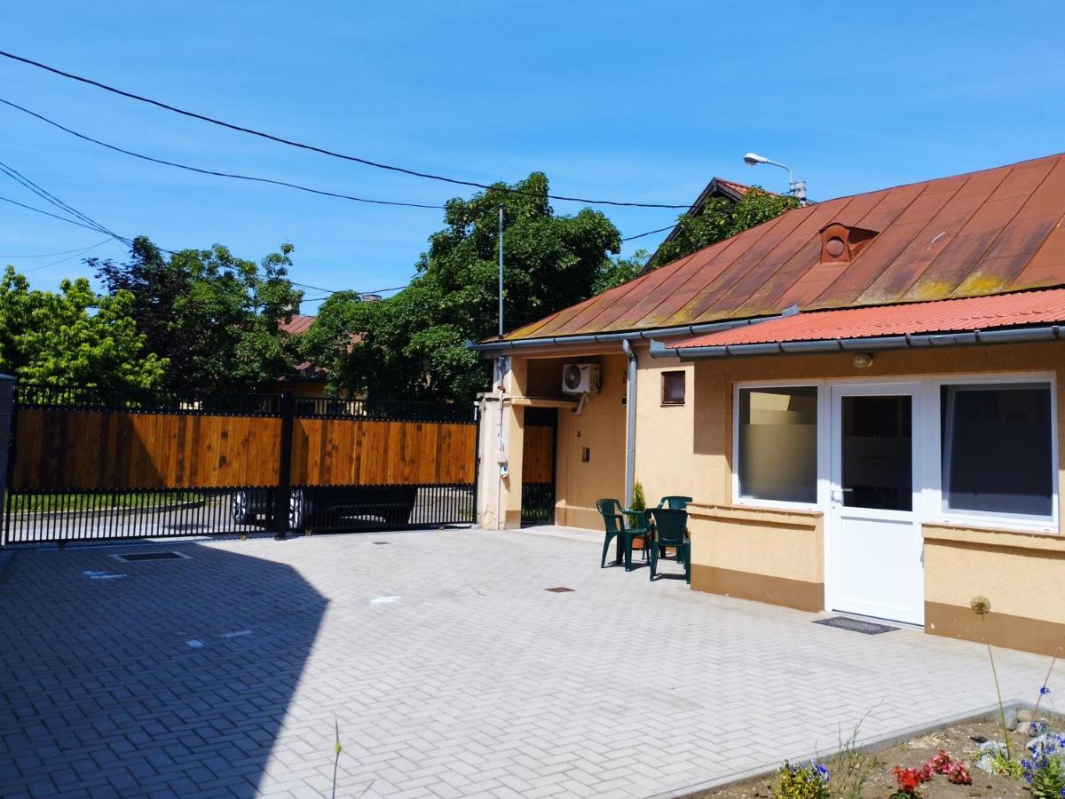 Elizabet Home Apartman Oradea Exteriör bild